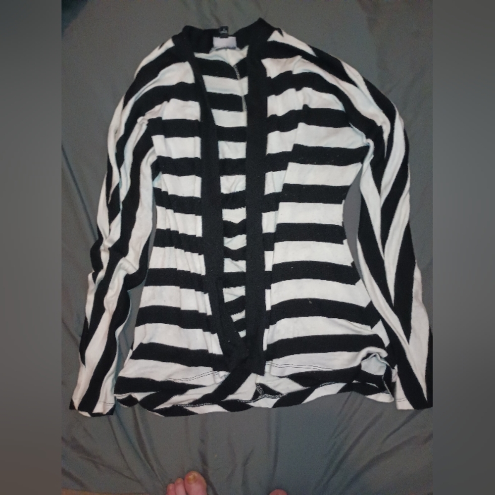 Allen B. Cardigan - Picture 3 of 4